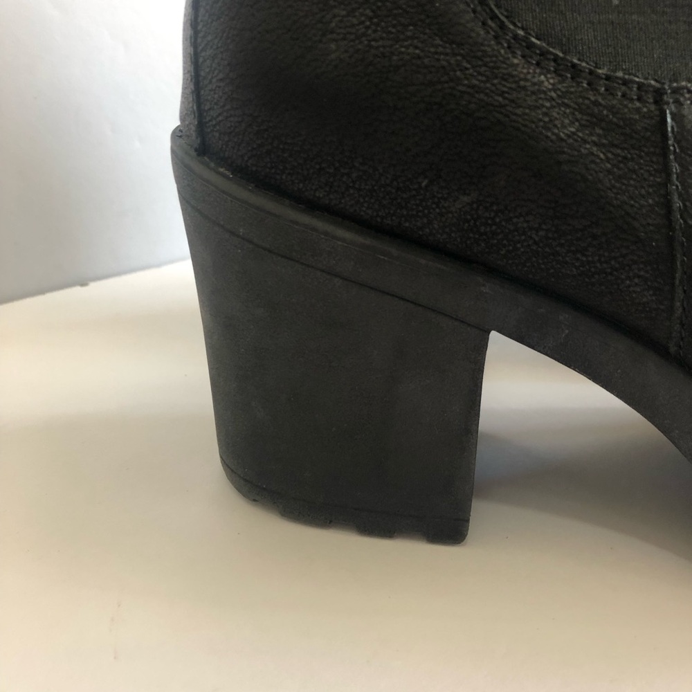 Vagabond Grace black Nubuck Chelsea ankle boots. - Picture 8 of 10